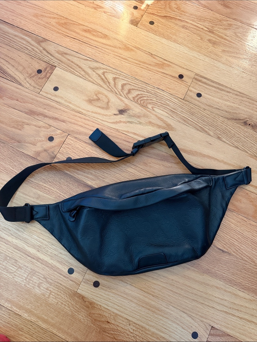 Louis Vuitton - Minimal Men's Crossbody